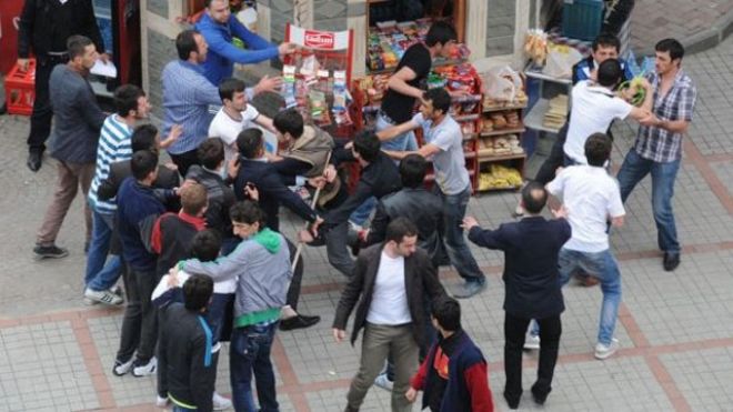 Besni'de ölümüne Kavga 1 Polis 8 Kişi Yaralandı