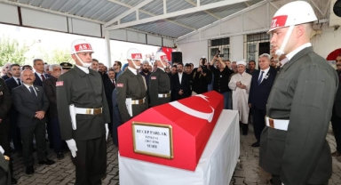 Şehit Parlak, son yolculuğuna Kürtçe ağıtlarla uğurlandı