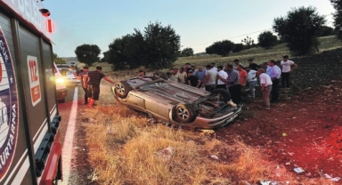 Otomobil şarampole devrildi:3 yaralı
