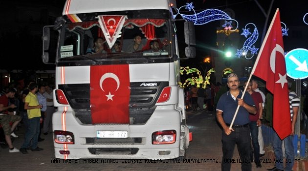  Demokrasi Nöbetinden Konvoy ve İmza Kampanyası