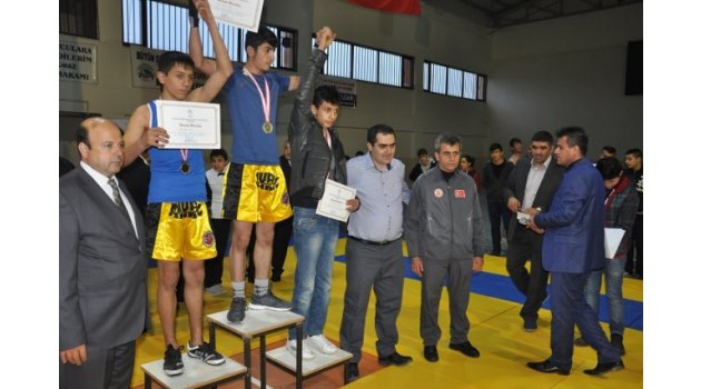 MUAY THAİ İL ŞAMPİYONASI BESNİ`DE YAPILDI